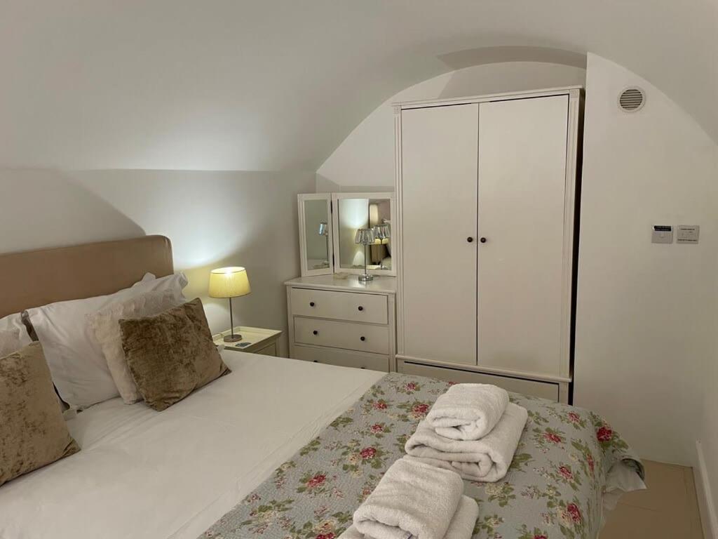 Apartmán Beautiful 3 Bed Basement Flat With Garden Bath Exteriér fotografie