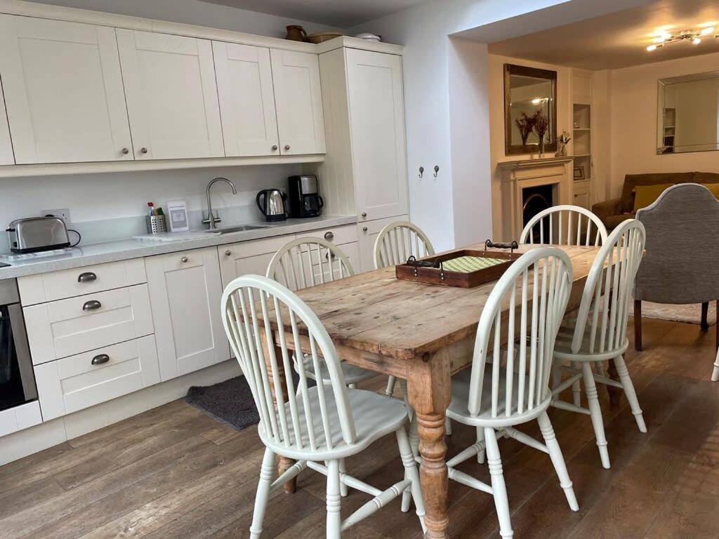 Apartmán Beautiful 3 Bed Basement Flat With Garden Bath Exteriér fotografie